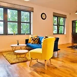 Stunning Modern Coventry City Apartment Free Wifi