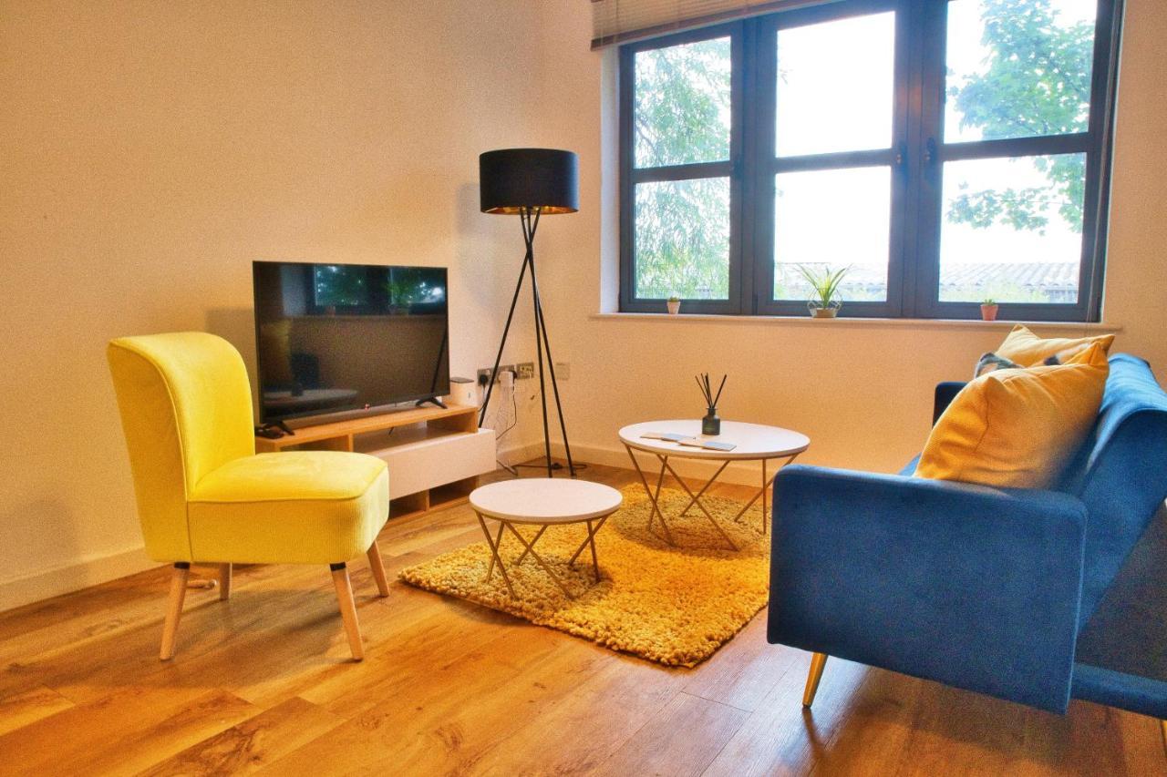 Stunning Modern Free Wifi Apartment