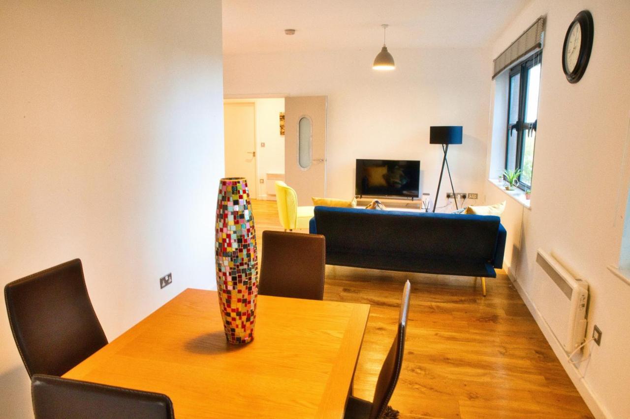 Stunning Modern Free Wifi Apartment
